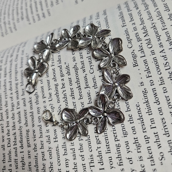 RUBiANA Jewelry - Silver Floral Bracelet